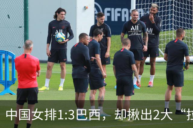 中国女排1:3巴西，却揪出2大“拉胯”之人！打强队真不能用她了